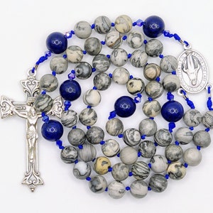 Der Weg - Handgeknüpfter katholischer Rosenkranz - Map Stone und Lapis auf Nylon - Miraculous Medal Rosenkranz