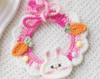Collar de conejito de ganchillo para gato y perro pequeño, accesorio de ropa de conejo rosa hecho a mano para gatito y cachorro, adorable regalo con diseño de zanahoria y pompón.