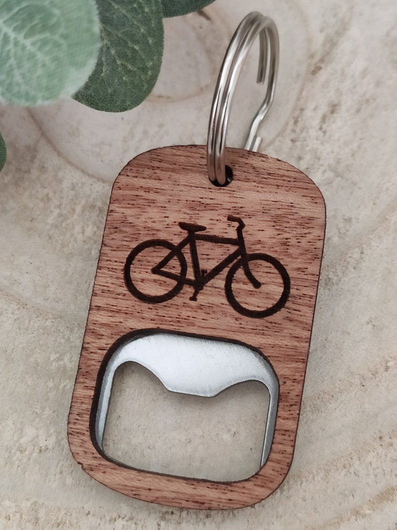 Flaschenöffner Anhänger Holz Geschenk Männer Geschenk Flaschenöffner Schlüsselanhänger Fahrrad Anhänger Fahrrad Geschenk Bild 4