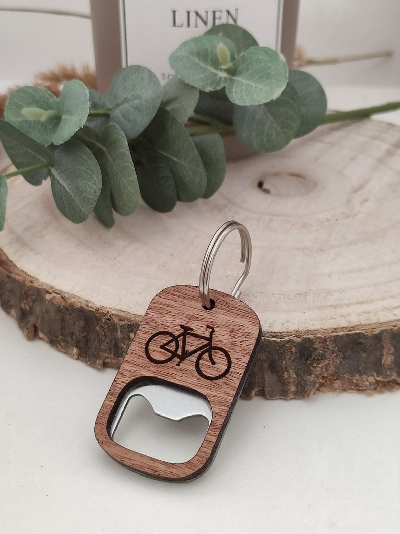 Flaschenöffner Anhänger Holz Geschenk Männer Geschenk Flaschenöffner Schlüsselanhänger Fahrrad Anhänger Fahrrad Geschenk Bild 2