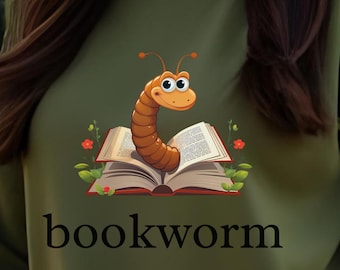 Carino topo di biblioteca che legge PNG - Cartone animato topo di biblioteca con libro e testo Clipart nerd letterario topo di biblioteca regalo per amanti dei libri maglietta da bibliotecario Download immediato