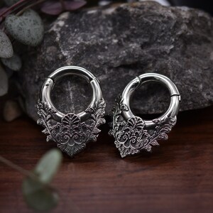 Silver Baroque Ear Weights ܍ Ear Hangers ܍ Clicker ܍ Pair ܍ White Brass ܍ Stretched Ear Lobes ܍