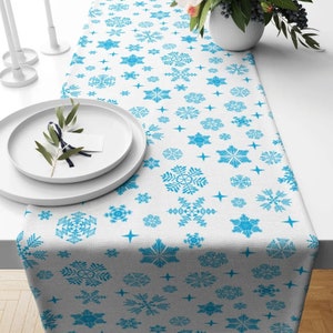 Blue Snowflakes Christmas Table Runner, Snowy Winter Tablecloth, Xmas Home Decor, Snowflake Pattern Decor, Xmas Table Linens, Gift For Xmas