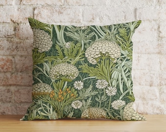 Könnte beinhalten: Ein grünes und weißes Kissen mit einem Blumenmuster. Das Kissen zeigt ein sich wiederholendes Muster aus weißen Blüten mit grünen Blättern und Stielen.