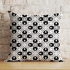 Black & White Cushion Cover, Geometric Leaf Pillow Cover, Modern Living Room Decoration, Boho Bedroom Throw Pillow Case