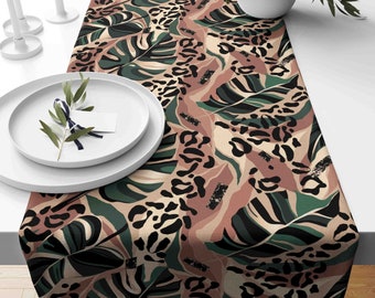 Tropical Leaf Table Runner, Banana Palm Green Print, Coastal Kitchen Dining Table Decor, Summer Home Table Linen