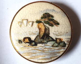 1 large Japanese Satsuma ceramic button featuring a rocky outcrop with tree. 3 sails in the distance. Tunnel shank. 1 1/8" or 29mm. Sat 7040
