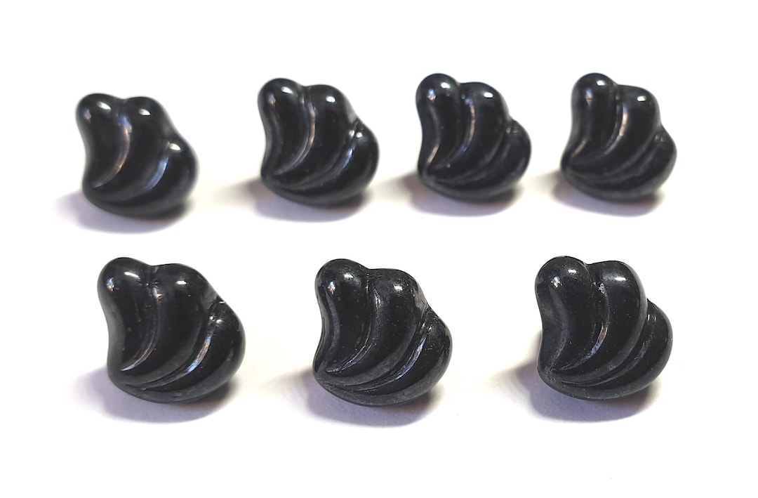 Black Shell Button Vintage Black Glass Shell Buttons - 1940s Set of 7 (3/8 Inch X 5/16 ...