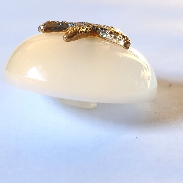 1 domed opaque Lucite button with a sculptured gold star fish on top. 1950s. Self shank. 1 1/16" or 27mm. CB572