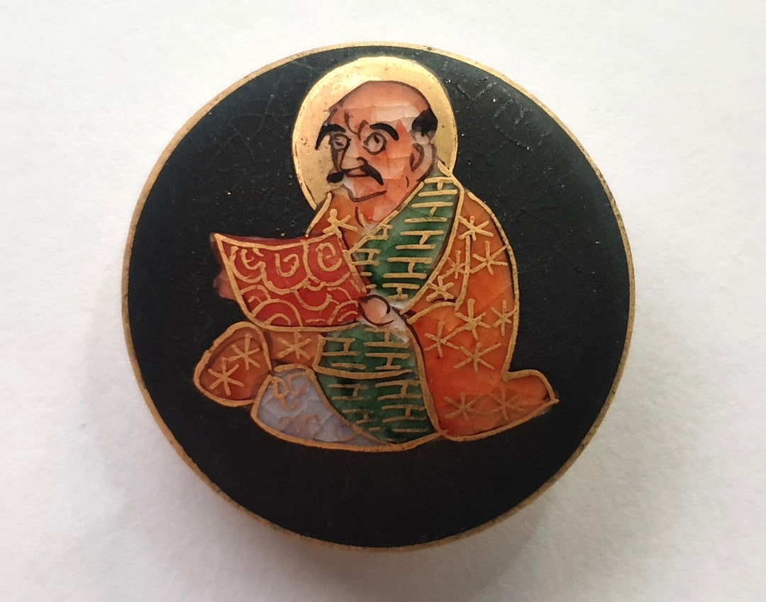 1 1800s Japanese Satsuma Button Decorated in 22 Carat Gold. Japanese