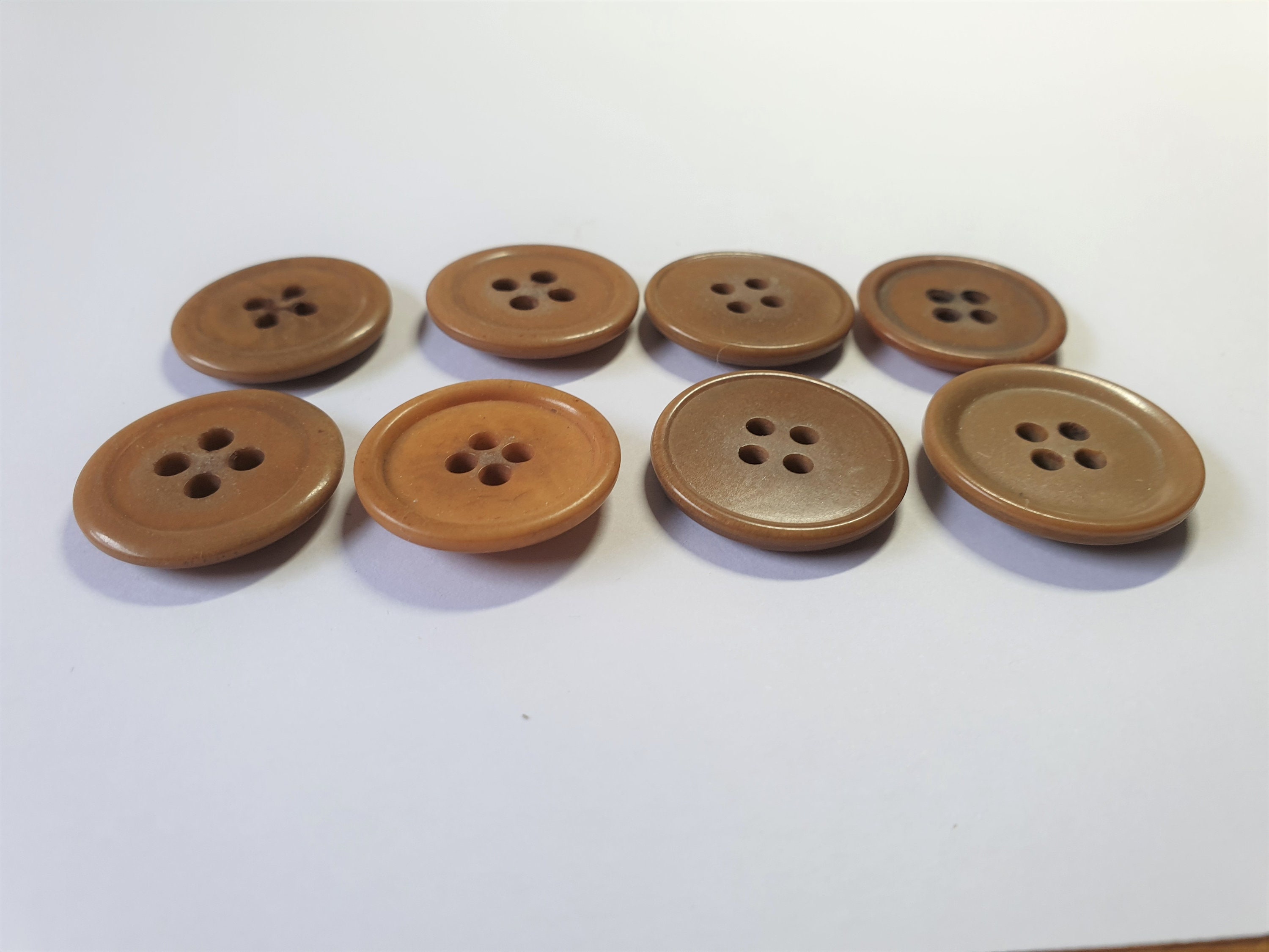 専用page〜✴︎フランスアンティーク　コーネリーh150×w180✖️2枚合わせて Lot of 8 1950s Brown Overcoat Celluloid Buttons. Slightly