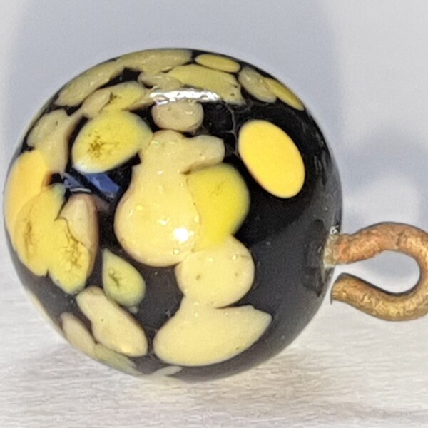 1 yellow and black rare glass paperweight / waistcoat button with brass loop shank. Circa 1900s.  5/16 " or  8 mm. PW763