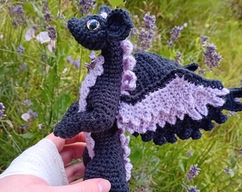Aanpasbare gehaakte draak - Poseable Dragon Sculpture, kleine Pseudodragon, Nerdy geschenken voor TTRPG-spelers, Custom Dragon Decoration