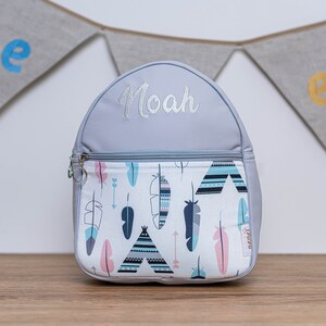 Personalisierter Kinderrucksack, bestickter Kinderrucksack, Kinderrucksack mit Namen, Babyrucksack, Leder mit Teepees und Federn