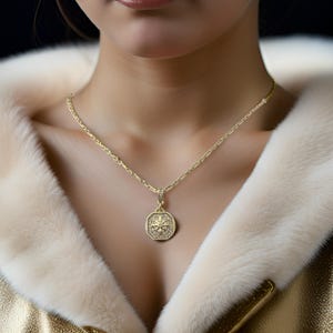 Flower Pendant Necklace, gold necklace, gift for mom, gift for her