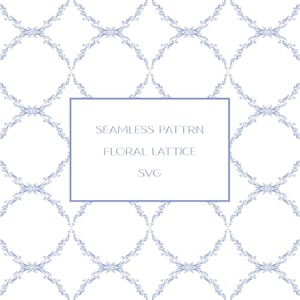 Könnte beinhalten: Nahtloses florales Gittermuster in Hellblau auf weißem Hintergrund. Das Design zeigt ein sich wiederholendes Diamantgitter mit zarten floralen Elementen. Der Text in der Mitte lautet "SEAMLESS PATTRN FLORAL LATTICE SVG".