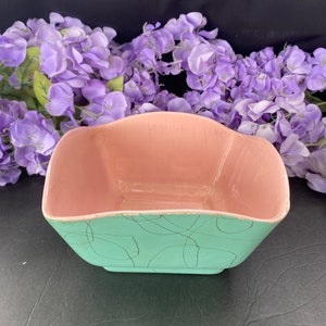 Shawnee Pottery USA Liana Planter 1018