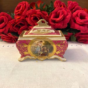 Austrian Courting Couple Small Dresser Box, Beehive Mark