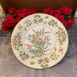 Hand painted raised pattern Oriental Decorative  Plate 10.5”