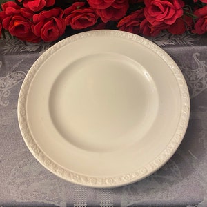 Wedgwood Hedge Rose Dinner Plates