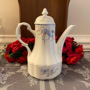 J & G Meakin Sterling Colonial English Ironstone Coffee Pot