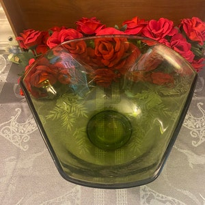 Vintage Anchor Hocking Avocado Green Folded Glass 3 Sided Bowl 6x9”