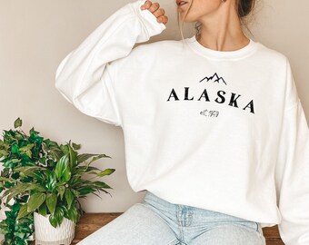 Alaska State Unisex Heavy Blend Crewneck Sweatshirt, Alaska Mountains, Multiple Colors and Sizes Available!