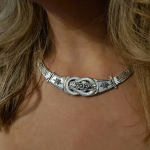 Mother of pearl Hercules&#39; knot handmade necklace in sterling silver 925