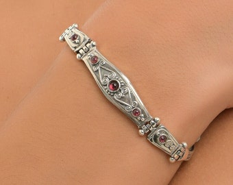 Elegant Byzantine Royal style bracelet in sterling silver 925 with garnet or lapis lazuli gemstone