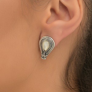 Earrings in sterling silver 925 with Mother of pearl gemstone image 1