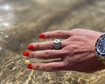 Evil eye ring in sterling silver 925 with mother of pearl eye.