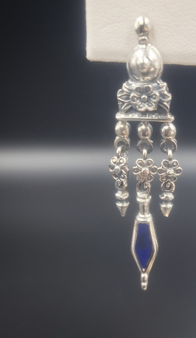 Floral style earrings in sterling silver 925 with Lapis Lazuli gemstone. image 8