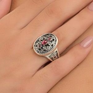 Anello in argento fatto a mano in stile bizantino con pietra preziosa granato, argento sterling 925