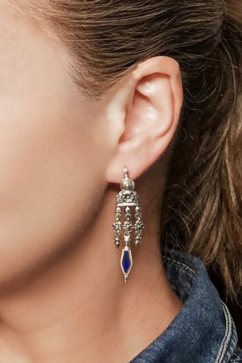 Floral style earrings in sterling silver 925 with Lapis Lazuli gemstone. image 2