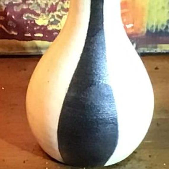 陶器製 花瓶 黒とクリーム色 ヴィンテージ楽焼花瓶 - 黒とクリーム色の陶器製容器、手作りの質感の