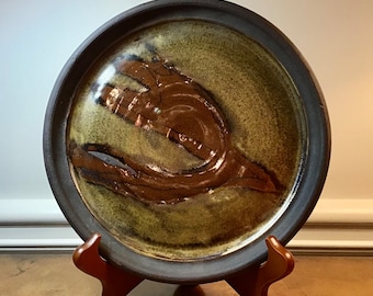 Edna Arnow, Vintage MCM Stoneware Plate 9". Partially Glossy Center (Brown, Black, Golden Tan) The Rim, and bottom are unglazed. Signed.