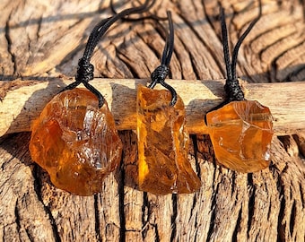 Collar de cuarzo miel crudo, colgante de cordón de cuero negro, piedra natal de noviembre
