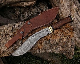 Handgesmeed kukri-mes van damaststaal, handvat van palissander, leren schede