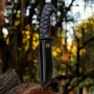 Couteau de chasse fait main en acier à haute teneur en carbone, lame enduite de poudre, manche en bois de rose