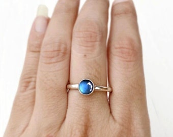 Blue Flash Labradorite Ring, 925 Sterling Silver, Handmade
