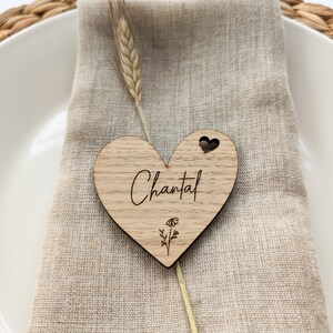 nombres de lugares de corazón de madera para bodas | tarjetas de lugar recepción y demás. madera de roble grabada con láser