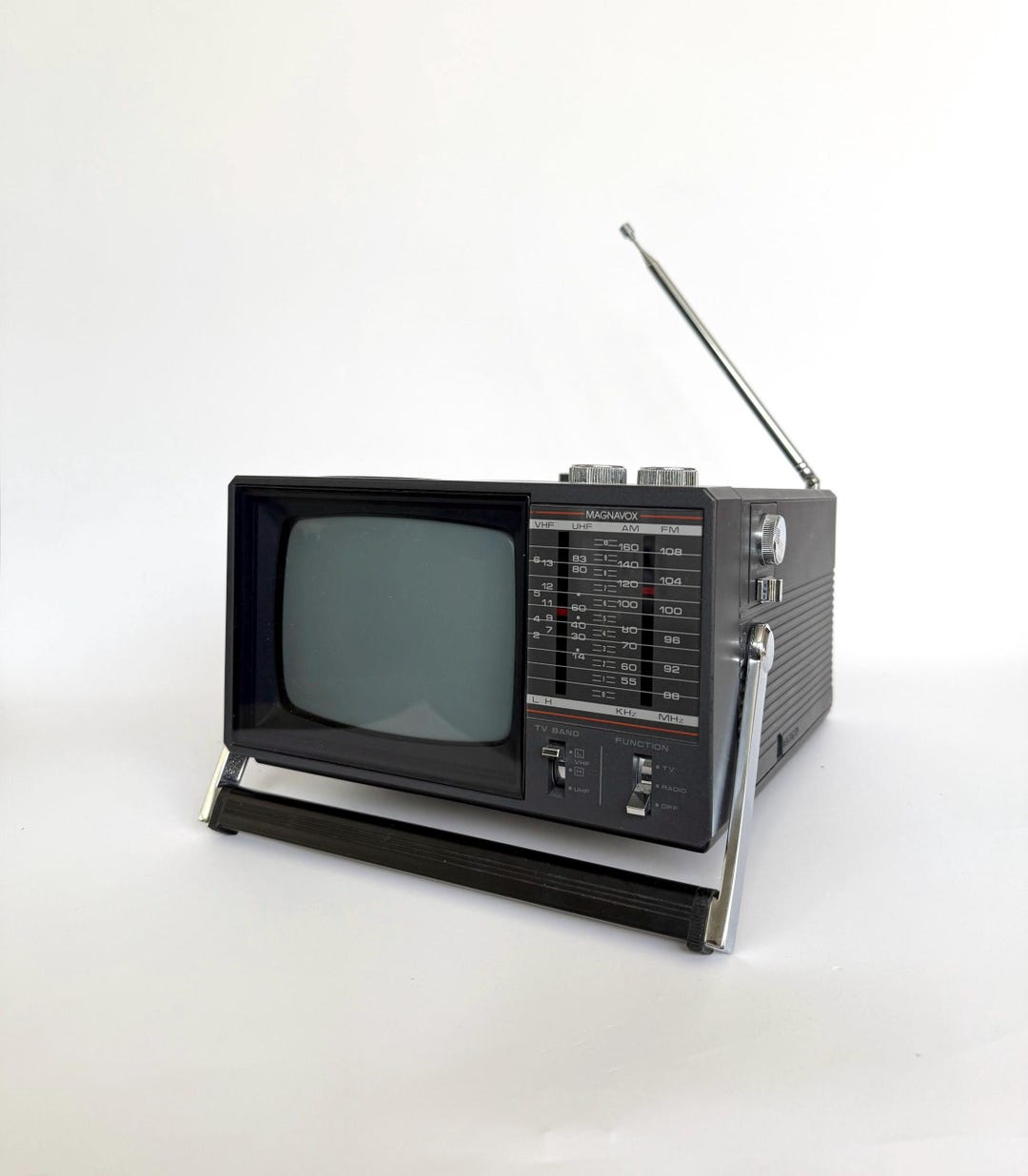 1985’s Magnavox Portable TV AM/FM Radio | Model No. BF3909BK01 - Etsy