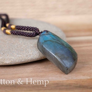 Mystical Radiance Labradorite Necklace – A Portal to Inner Realms and Spiritual Awakening