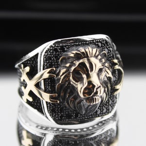 Leeuwenring met zwaard, leeuwenkopsieraden, statement herenring, uniek gotisch cadeau voor hem, handgemaakte leeuwenring
