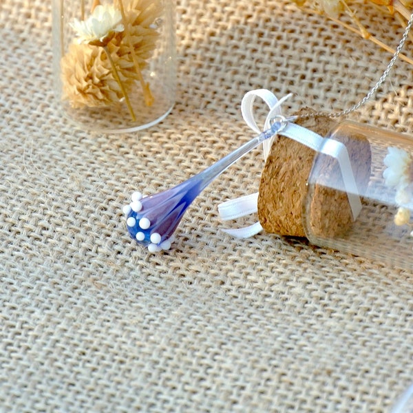 Collier HIVER fait main, bijoux unique pour elle, pendentif bleu clair inspiré de la nature, goutte en verre, chaine fine argent 925.