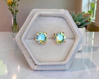 Pendientes de cristal austriaco azul crisólito AB de 8 mm: verde iridiscente claro, sin níquel, con cierre de acero inoxidable.