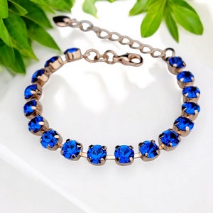 Delicada pulsera de tenis de cristal de zafiro: ajustable, con un toque azul