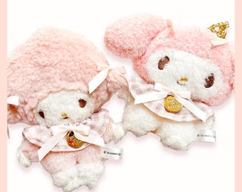 Maison de FLEUR Sanrio My Melody My Sweet Piano Mascot Charm | Gingham Cape Plush Keychain | Kawaii Bag Charm