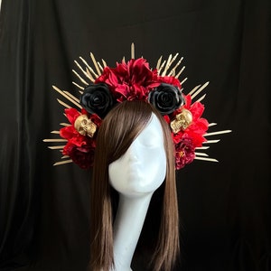 Tocado del día de muertos burdeos, corona negra y roja, corona de halo del Día de Los Muertos, corona de halo de calavera de azúcar, corona de Santa muerte