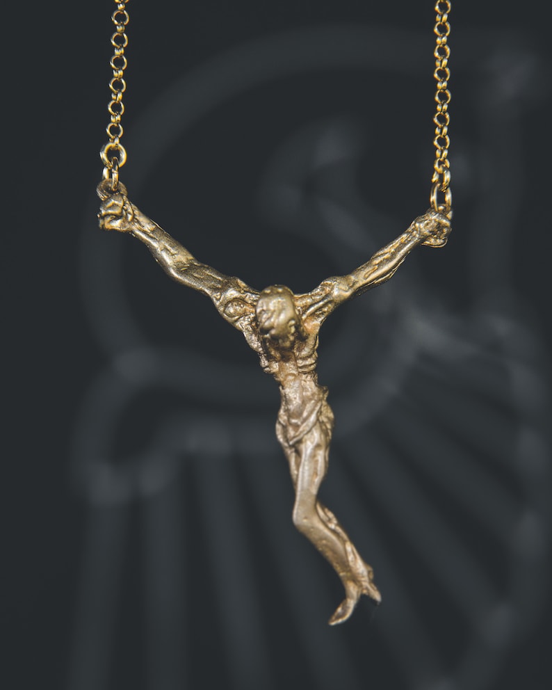 Magnifique pendentif Dalí Christ fait main en bronze jaune cadeau parfait pour homme et femme Saint Valentin, Noël, Anniversaire image 5